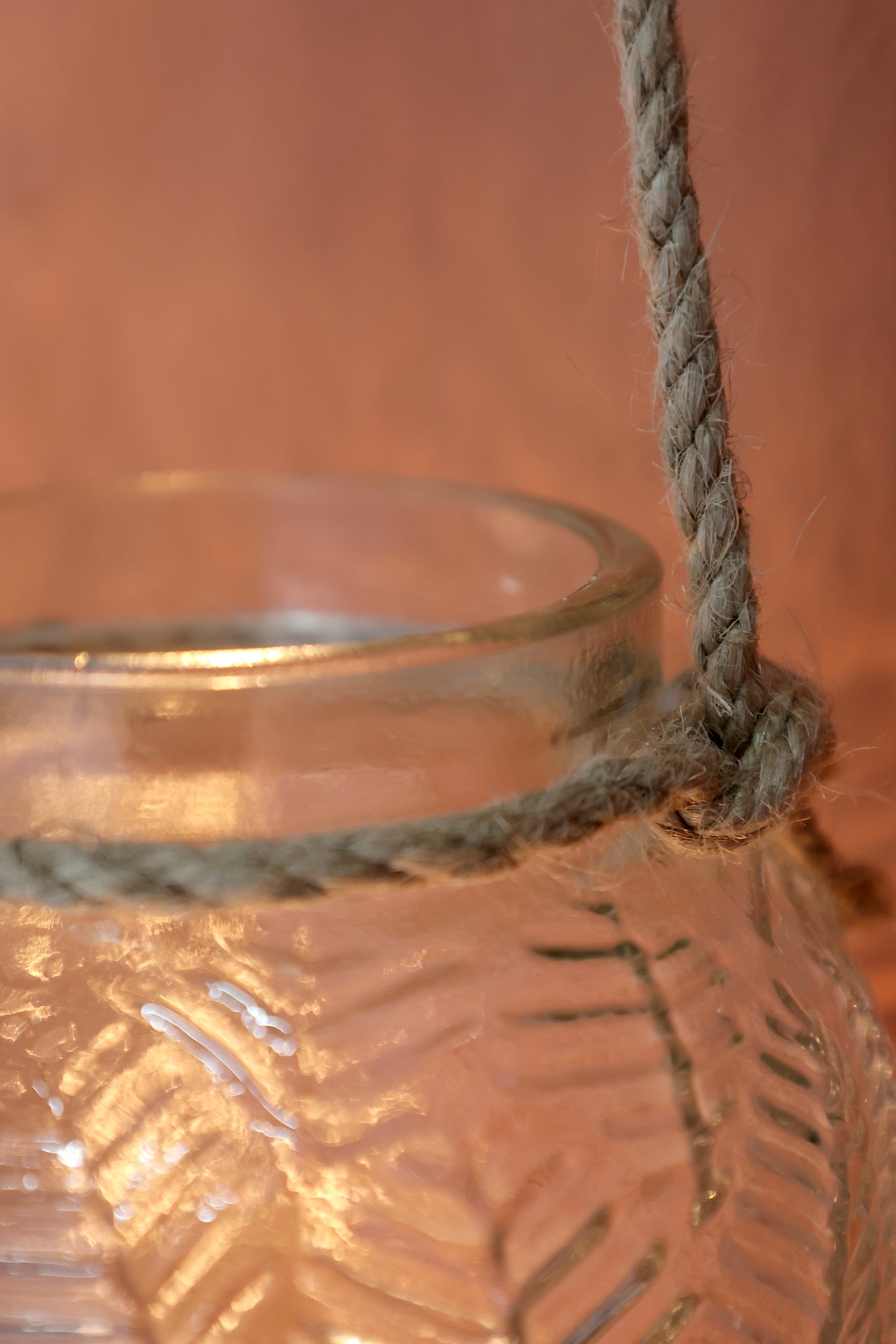 Glas lanterne med bladmønster